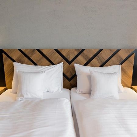 Hotel Carrera Rimaszombat Kültér fotó