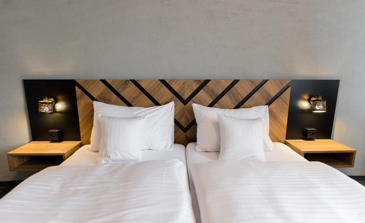 Hotel Carrera Rimaszombat Kültér fotó