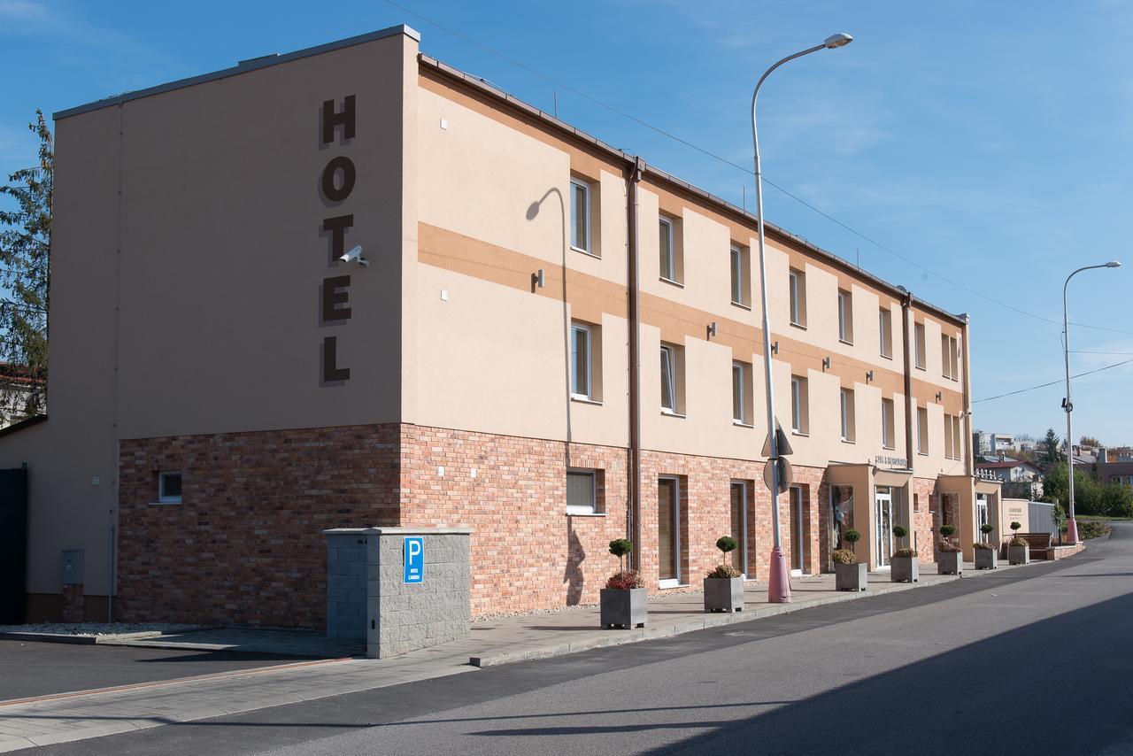 Hotel Carrera Rimaszombat Kültér fotó